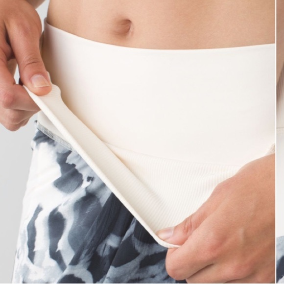 Lululemon Dance To Yoga Pant
Pretty Plume Angel Wing Black / Angel Wing size 4​ - Picture 12 of 15